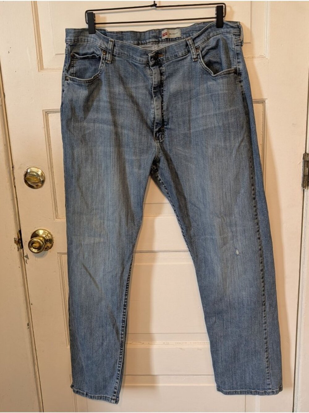 Wrangler Jeans Men's Size 40/30 Relaxed Fit Medium Wash Rugged Work Outdoors